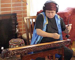 Photo of Bui Huu Nhut Recording A.F.A.R.