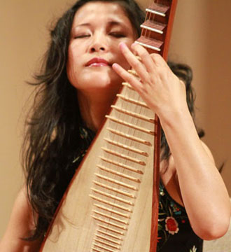 Picture of Chinese Pipa Virtuoso Shenshen Zhang